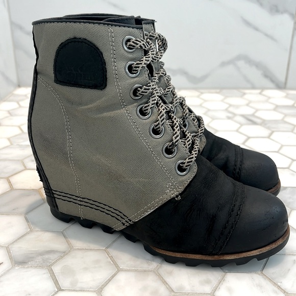 Sorel 1964 Premium PDX Wedge Nori Green & Black Leather Mid Boots Booties Size 7 - Picture 1 of 16